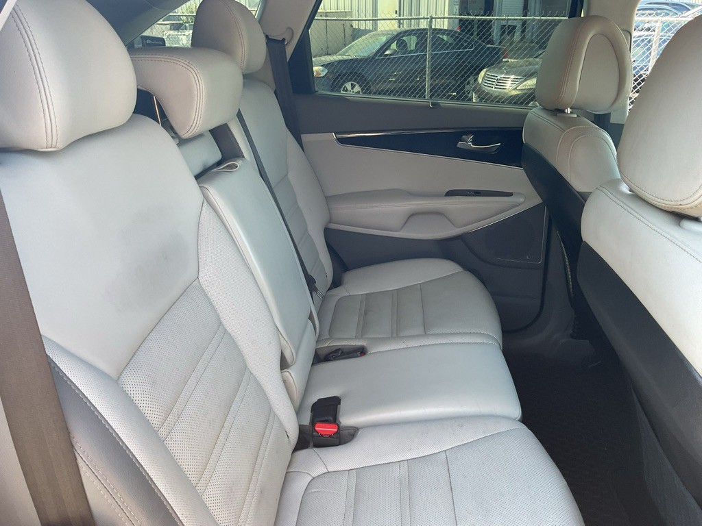 2016 Kia Sorento Image 8