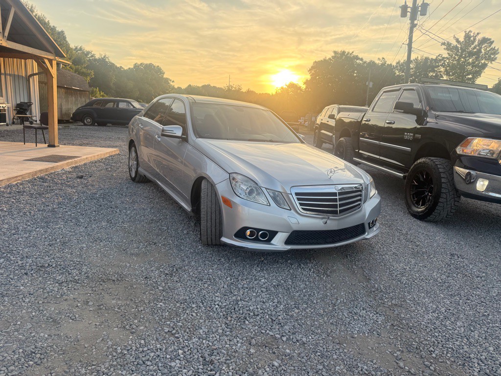 2010 Mercedes-Benz E-Class Image 2