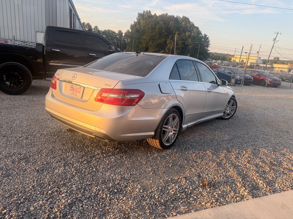 2010 Mercedes-Benz E-Class Image 3