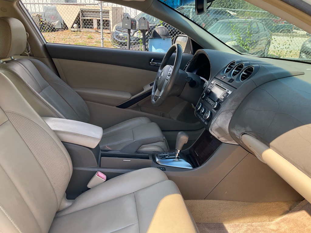 2010 Nissan Altima Image 8