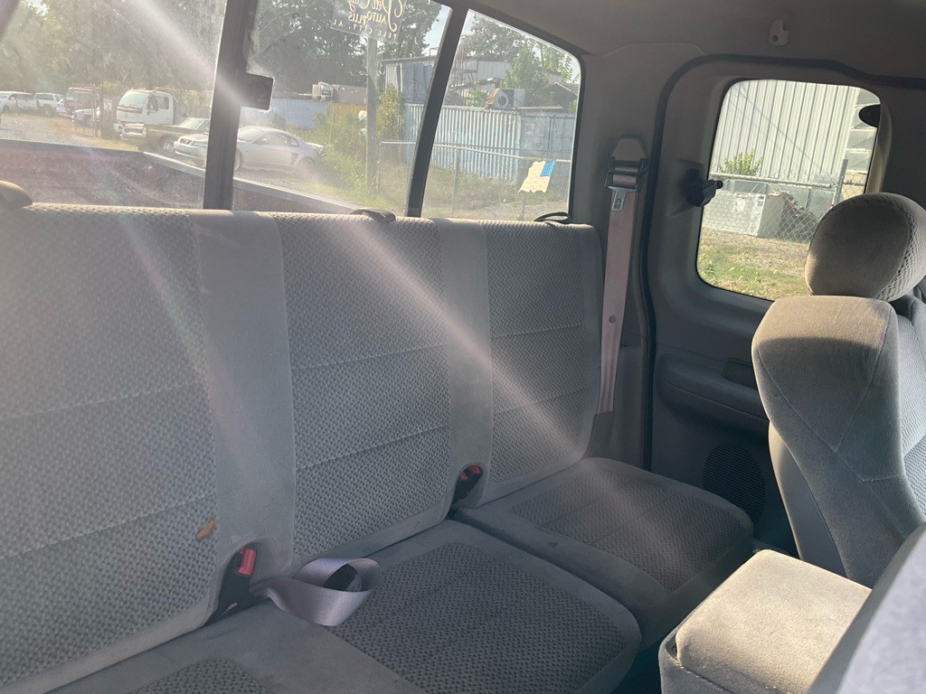 2002 Ford F-150 Image 8