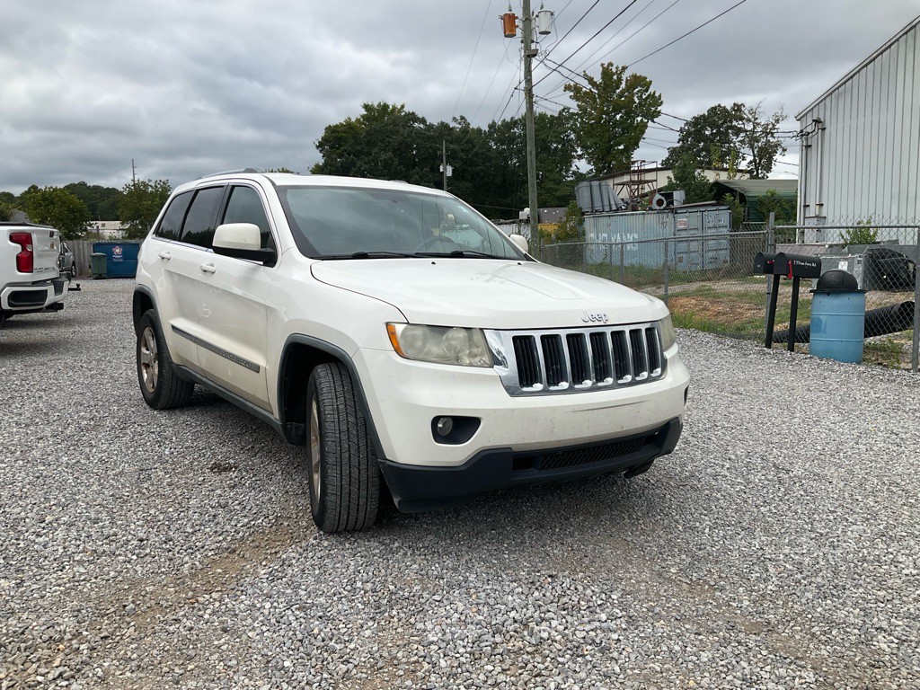 2011 Jeep Grand Cherokee Image 2