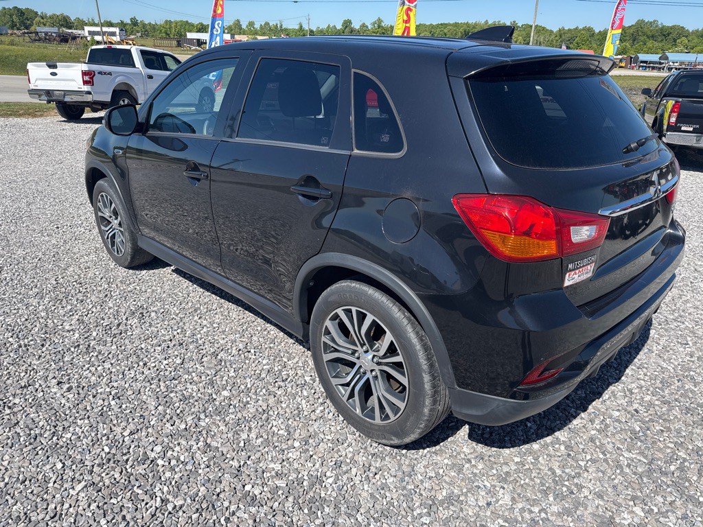 2018 Mitsubishi Outlander Image 9