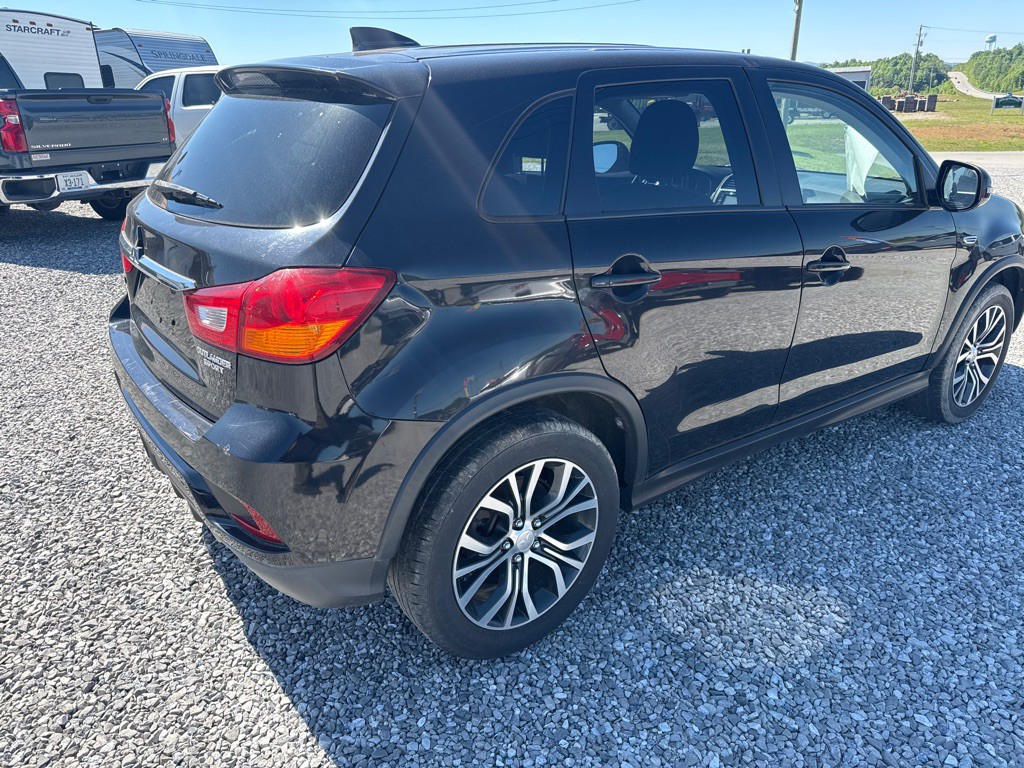 2018 Mitsubishi Outlander Image 11