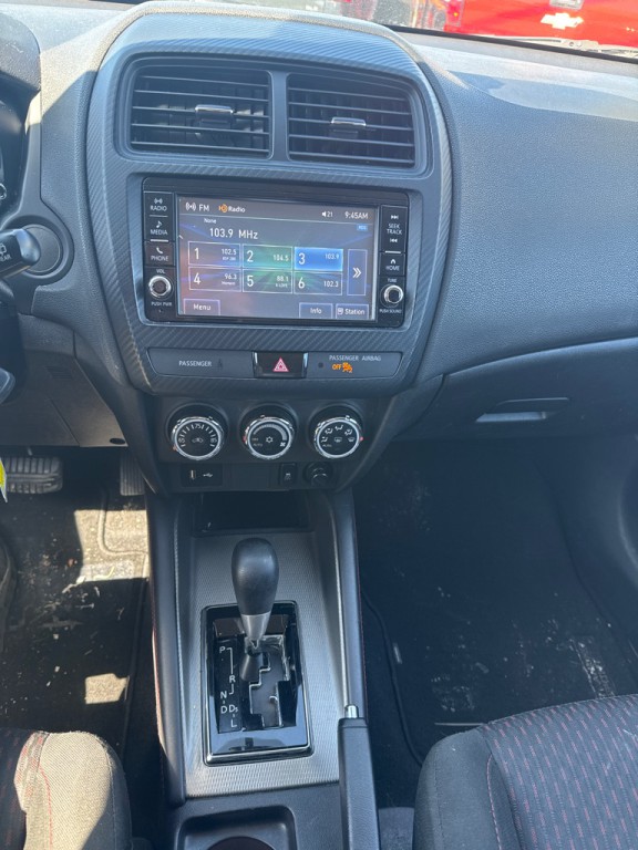 2018 Mitsubishi Outlander Image 16