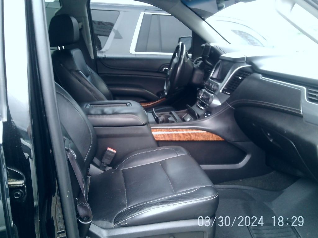 2015 Chevrolet Suburban Image 2