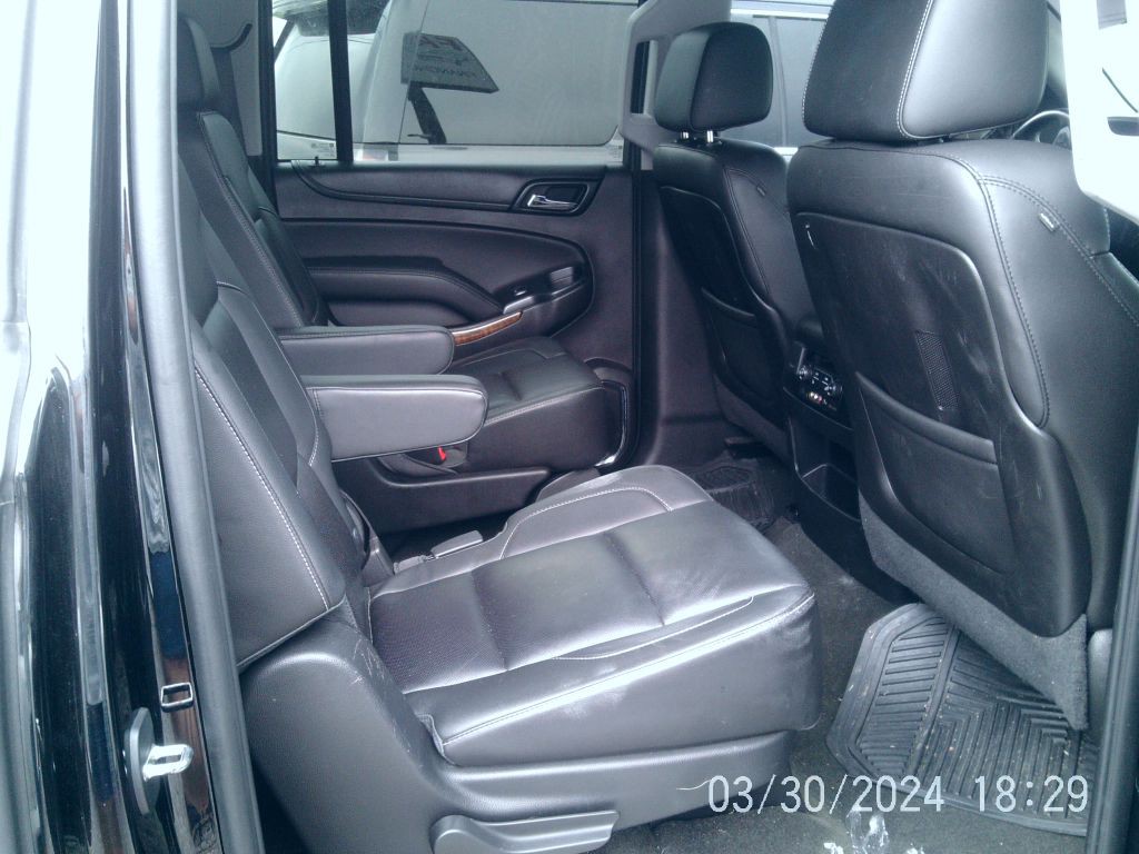 2015 Chevrolet Suburban Image 3