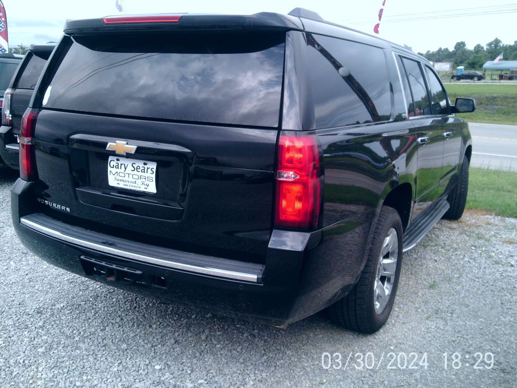 2015 Chevrolet Suburban Image 4