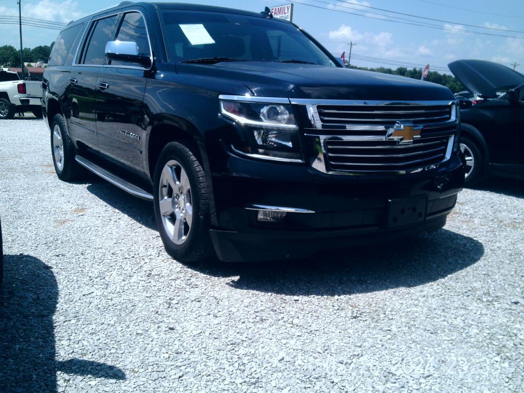 2017 Chevrolet Suburban Image 2