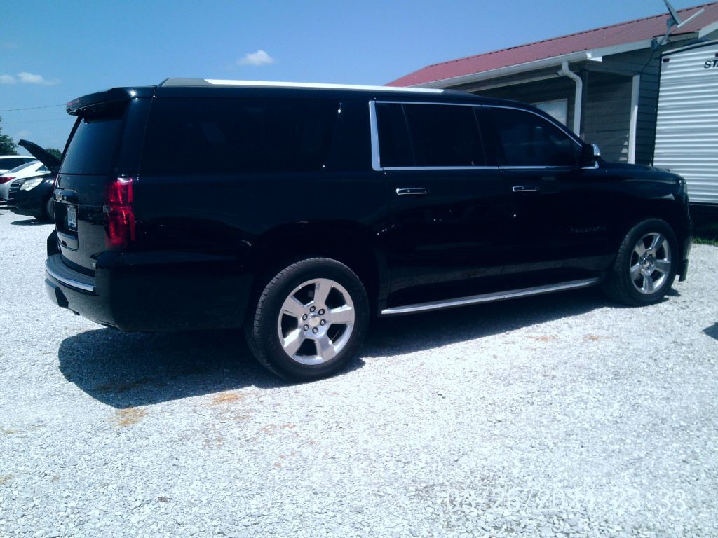 2017 Chevrolet Suburban Image 3