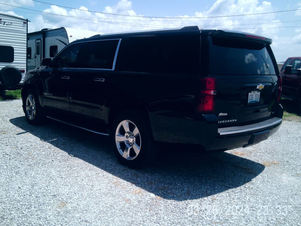 2017 Chevrolet Suburban Image 4