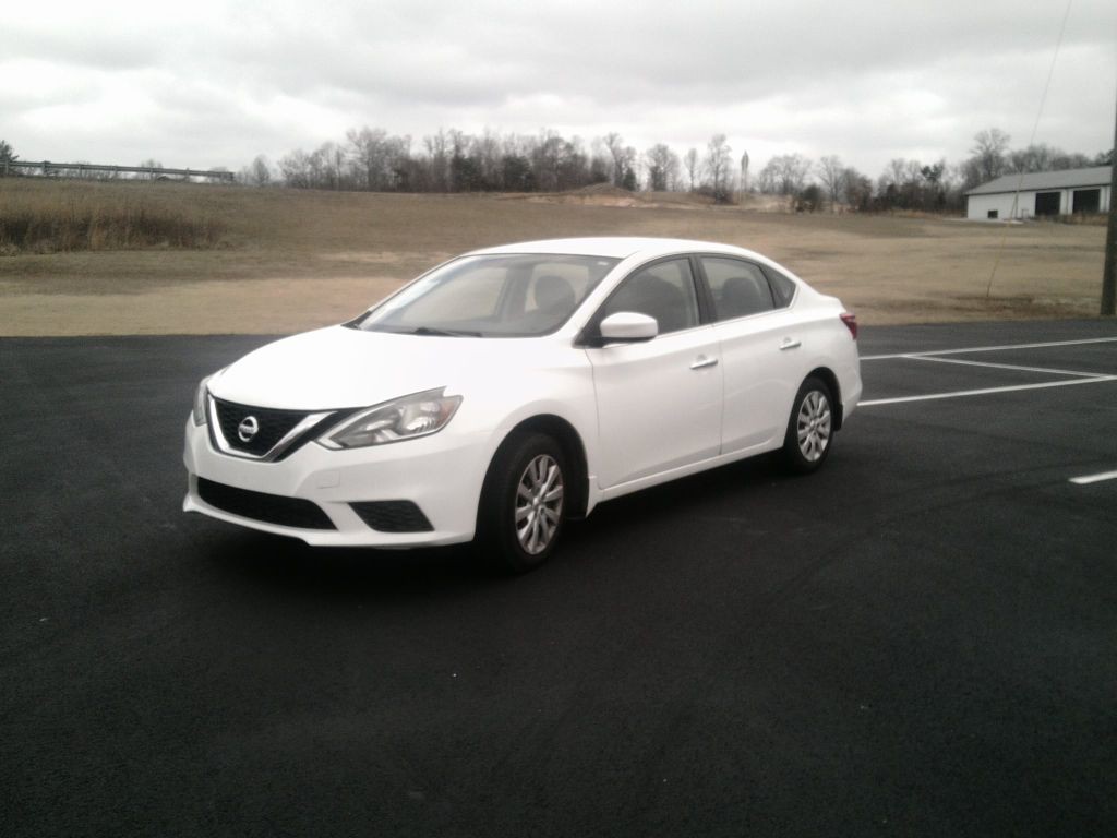2016 Nissan Sentra Image 1