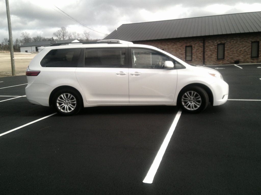 2016 Toyota Sienna Image 4