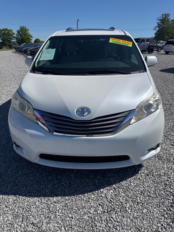 2016 Toyota Sienna Image 9