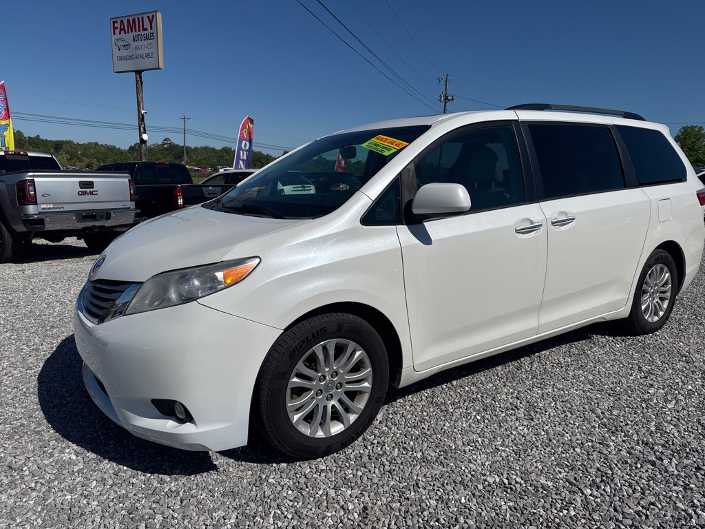 2016 Toyota Sienna Image 10