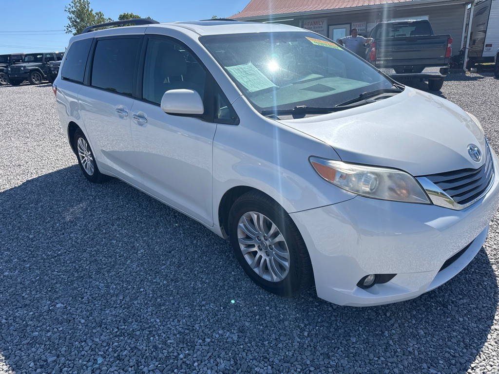 2016 Toyota Sienna Image 14