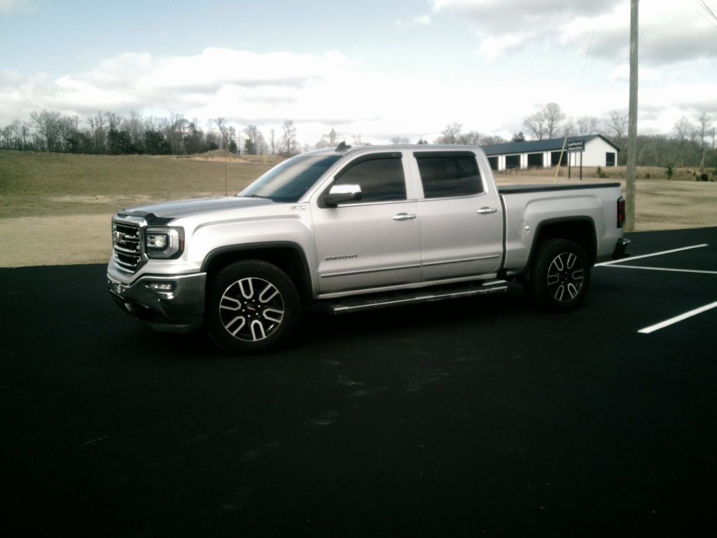 2018 GMC Sierra Image 1