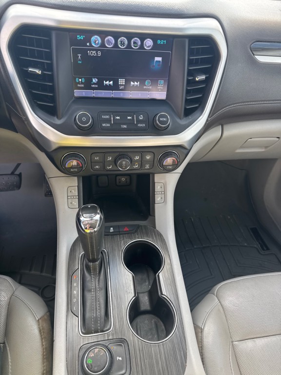 2017 GMC Acadia Image 10