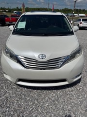 Image for 2017 Toyota Sienna XLE ID: 7184210