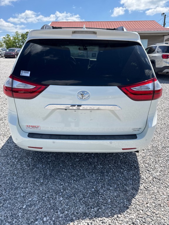 2017 Toyota Sienna Image 4