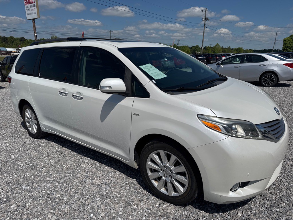 2017 Toyota Sienna Image 6