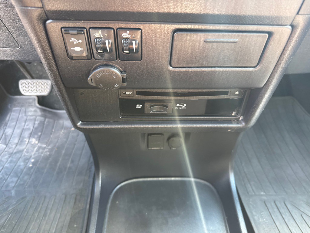 2017 Toyota Sienna Image 13