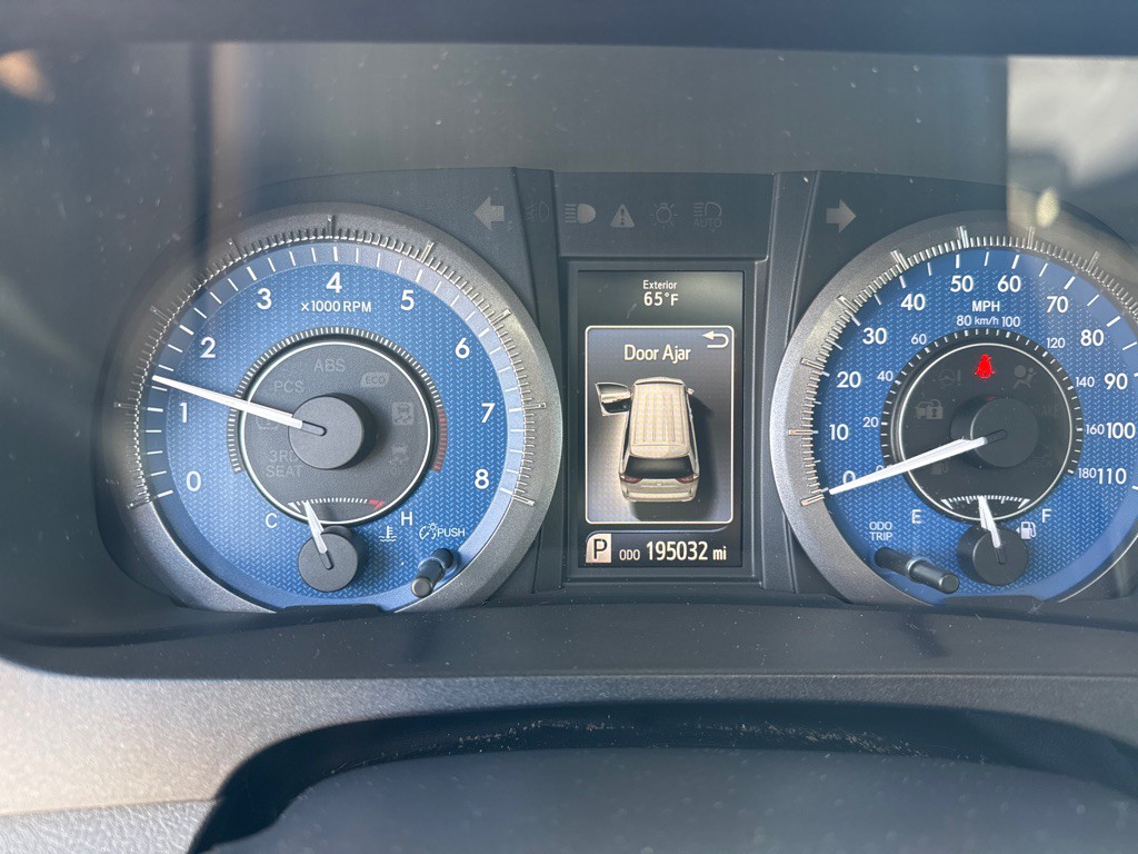 2017 Toyota Sienna Image 14