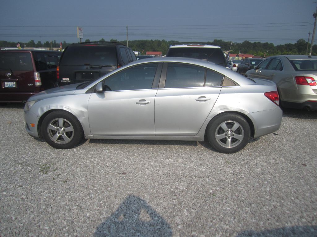 2013 Chevrolet Cruze Image 2