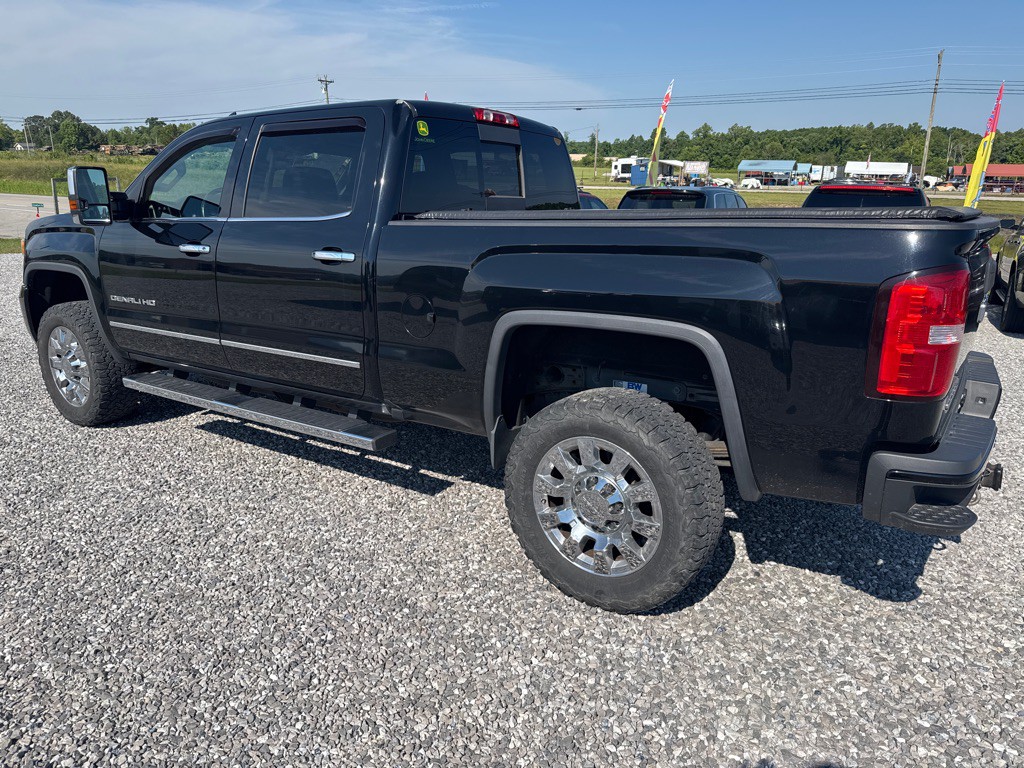 2016 GMC Sierra Image 2