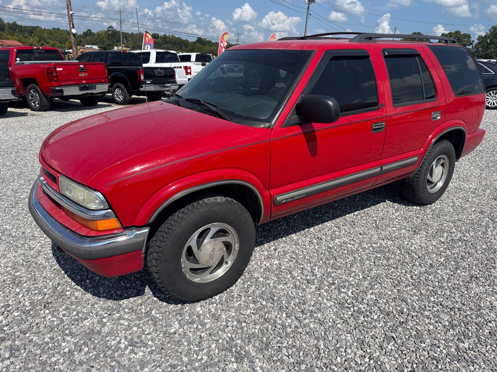 2001 Chevrolet Blazer Image 2
