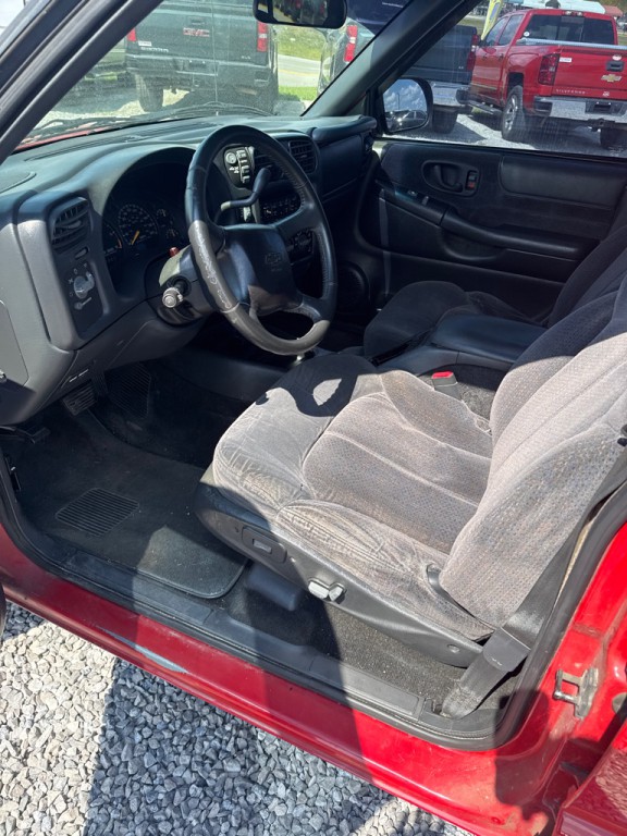 2001 Chevrolet Blazer Image 8