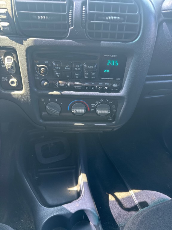 2001 Chevrolet Blazer Image 10