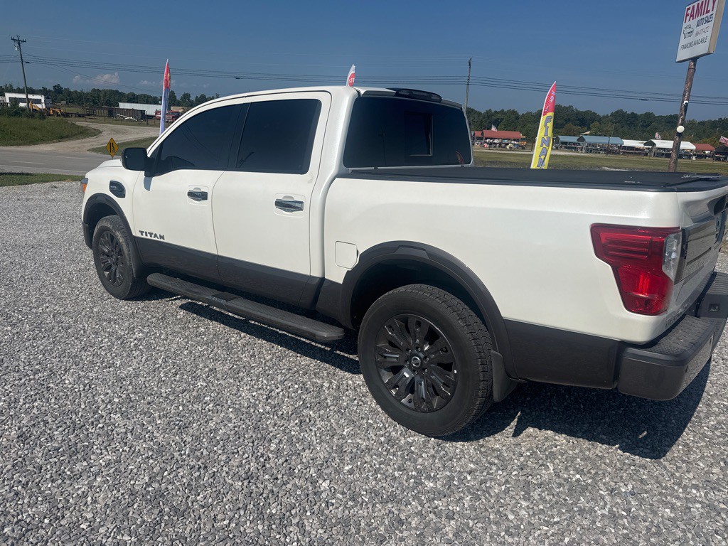 2017 Nissan Titan Image 3
