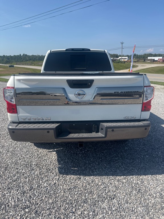 2017 Nissan Titan Image 4