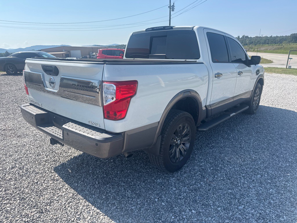 2017 Nissan Titan Image 5