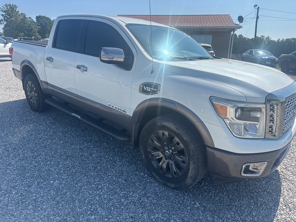 2017 Nissan Titan Image 6