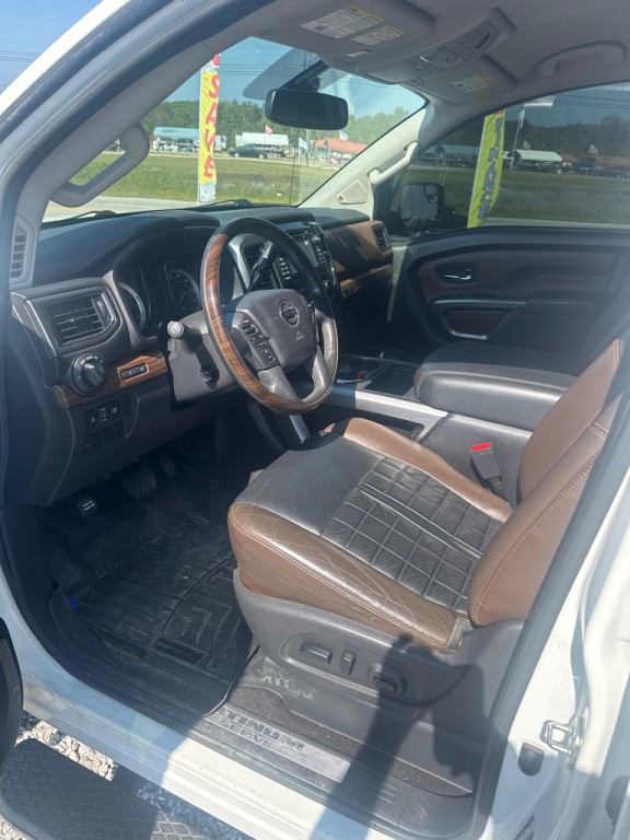 2017 Nissan Titan Image 8