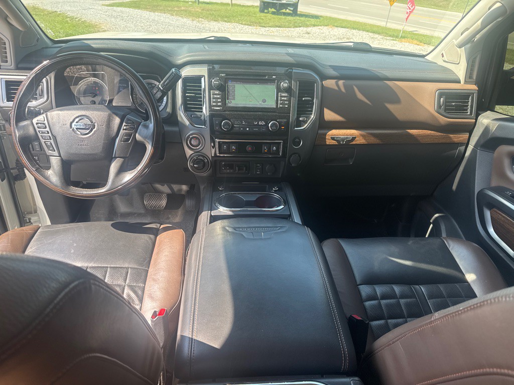 2017 Nissan Titan Image 9