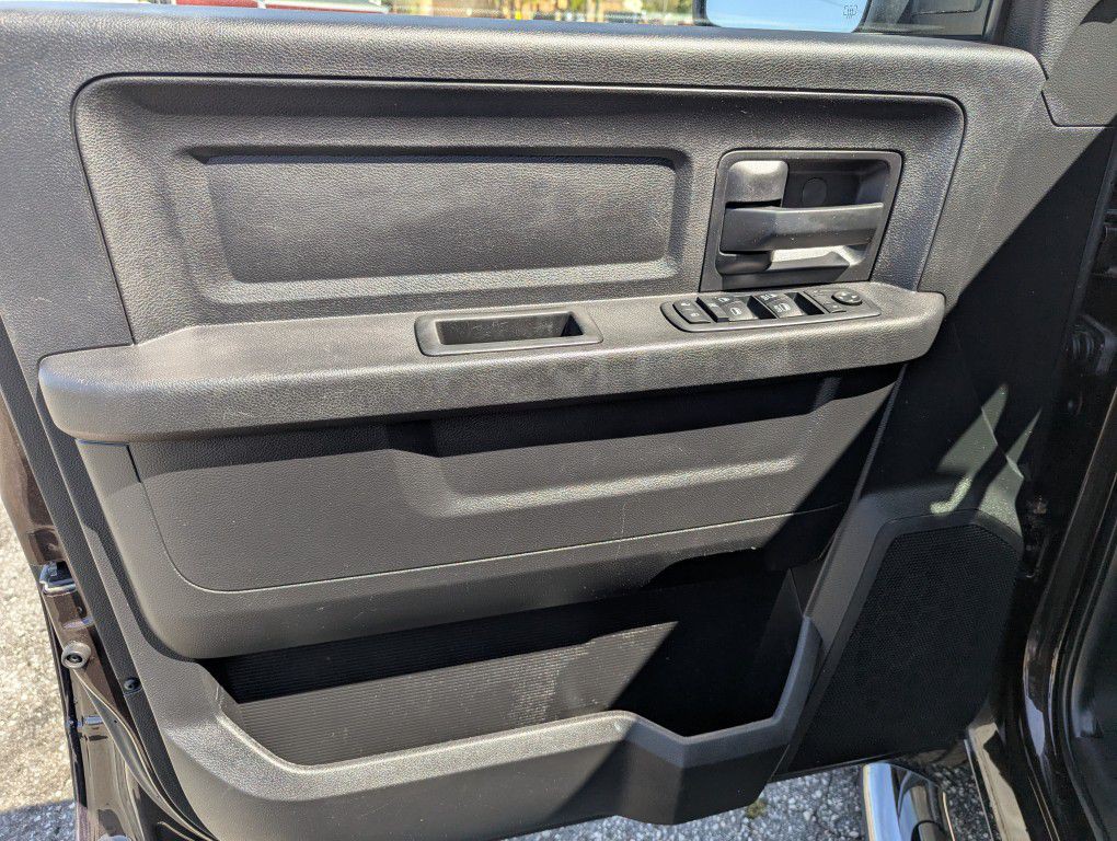 2017 RAM 1500 Image 9