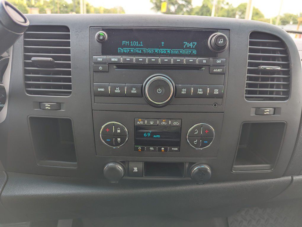 2011 Chevrolet Silverado 1500 Image 14