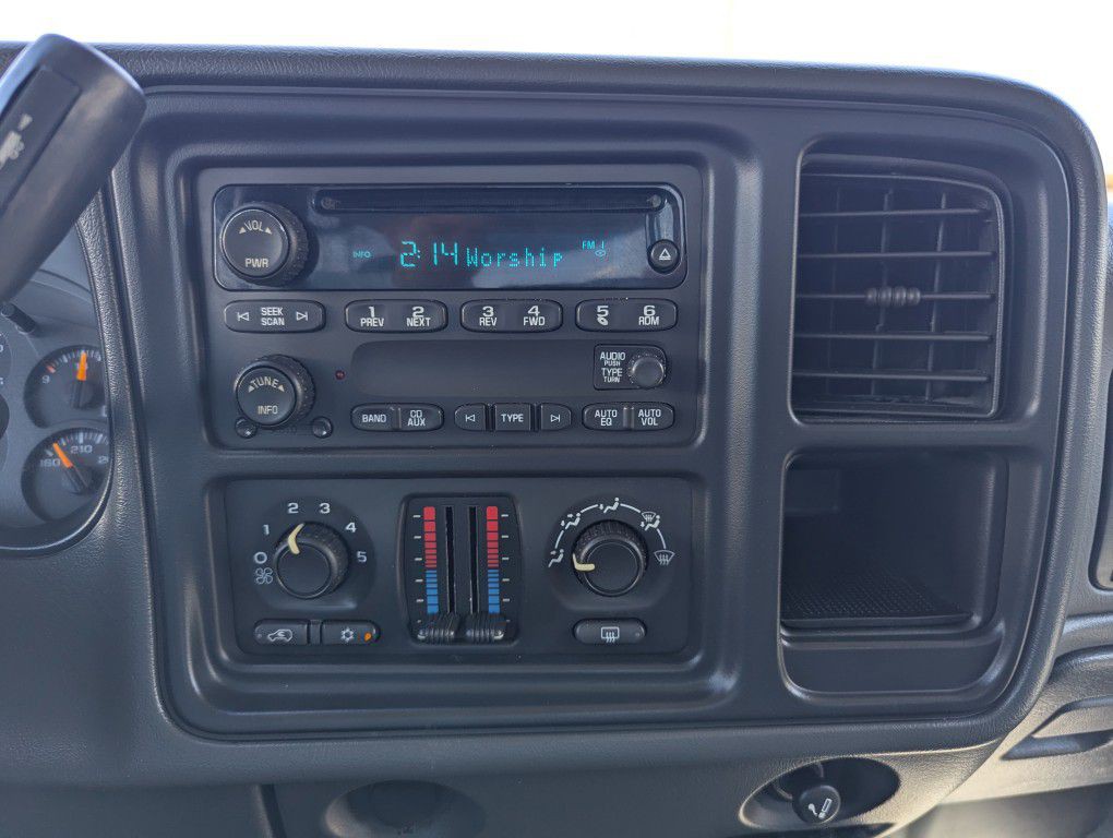 2005 Chevrolet Silverado 1500 Image 13