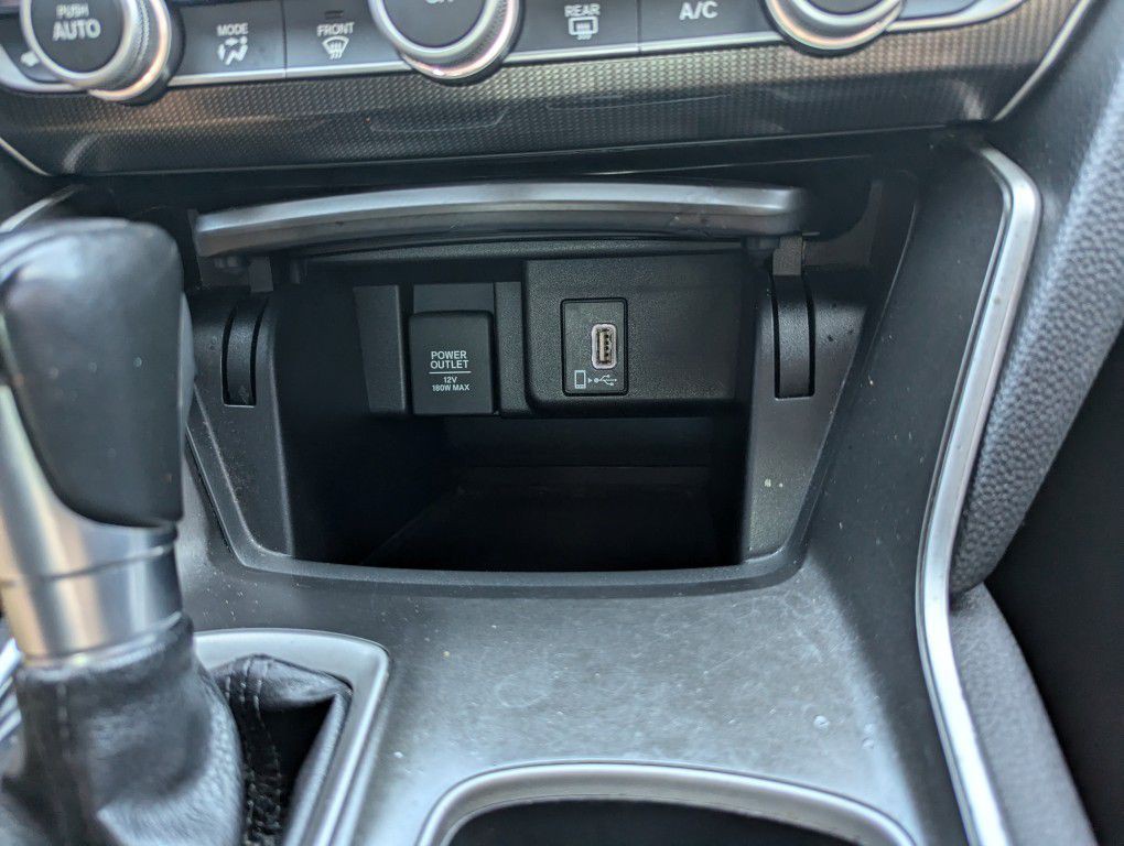 2018 Honda Accord Image 11