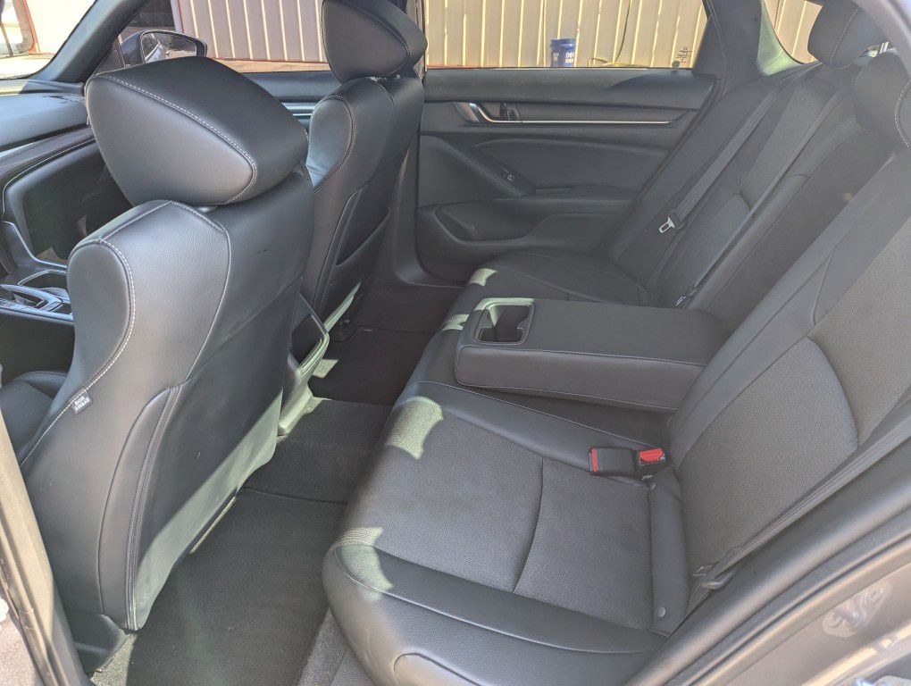2018 Honda Accord Image 15