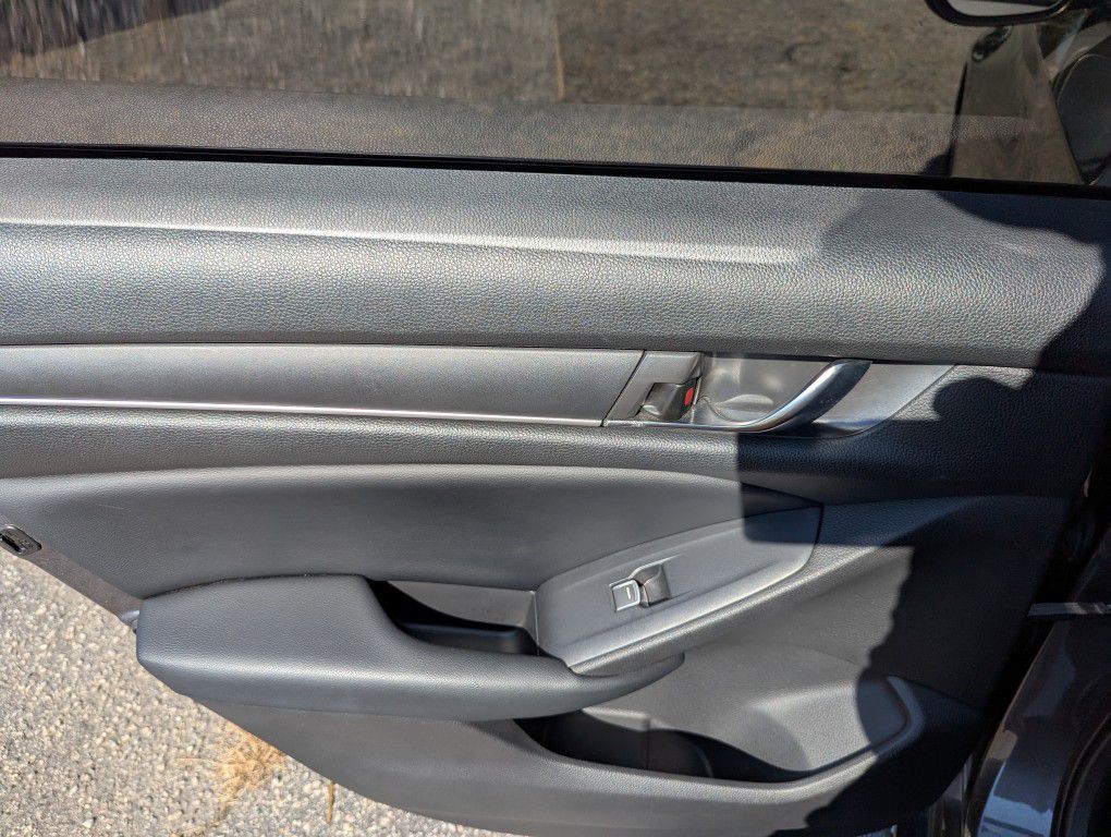 2018 Honda Accord Image 16
