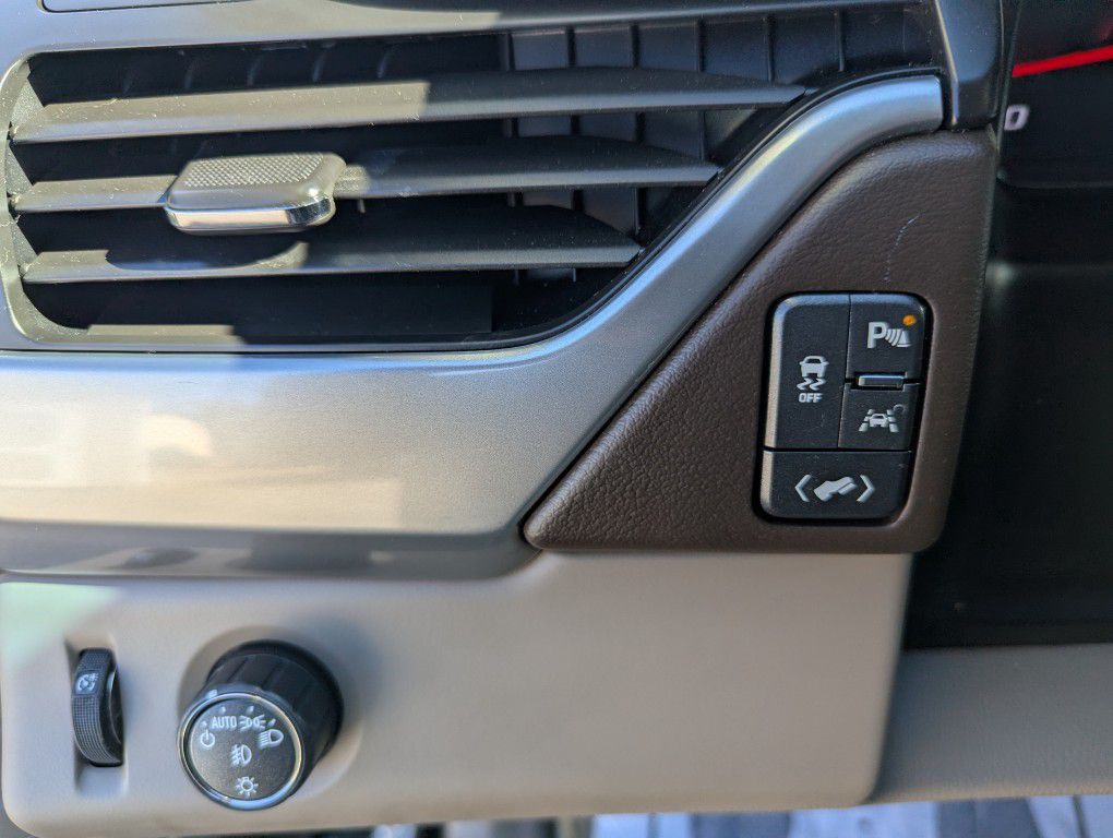 2017 Chevrolet Tahoe Image 9