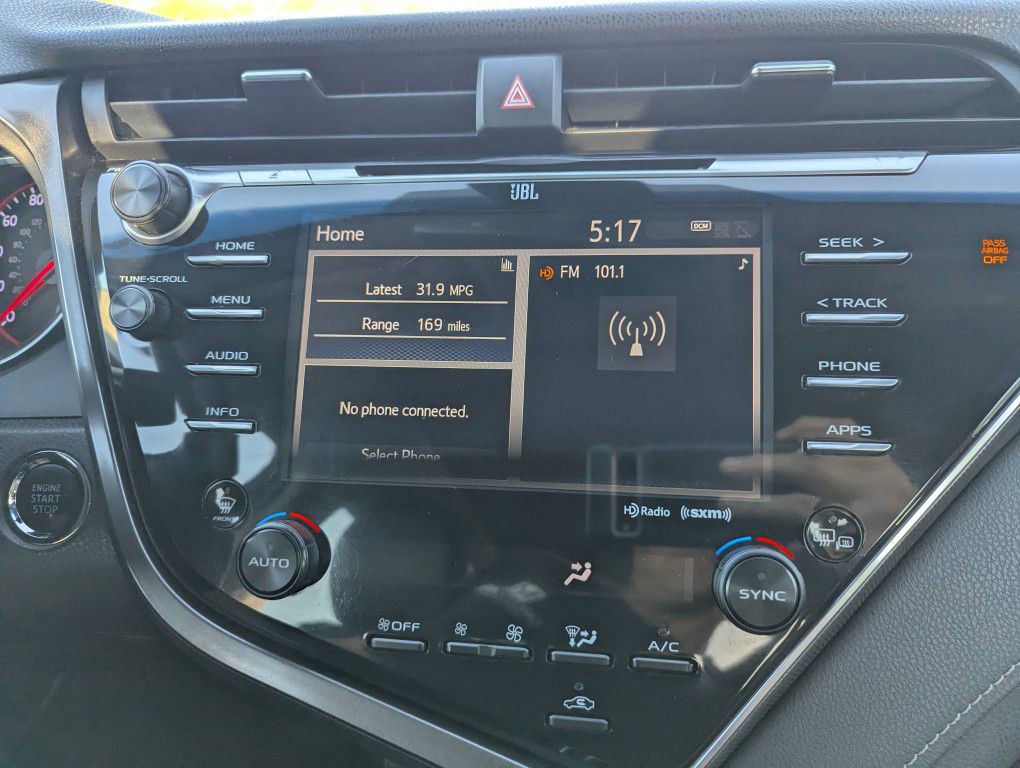 2018 Toyota Camry Image 12