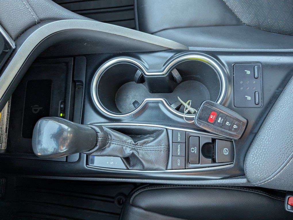 2018 Toyota Camry Image 17