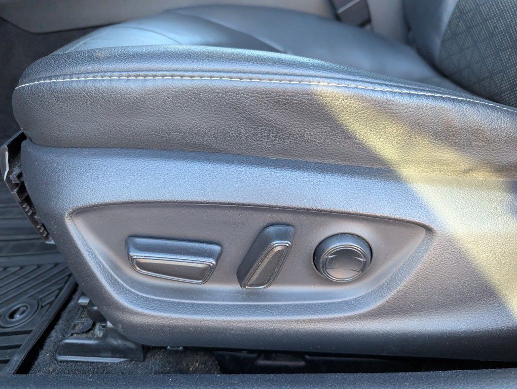 2018 Toyota Camry Image 19