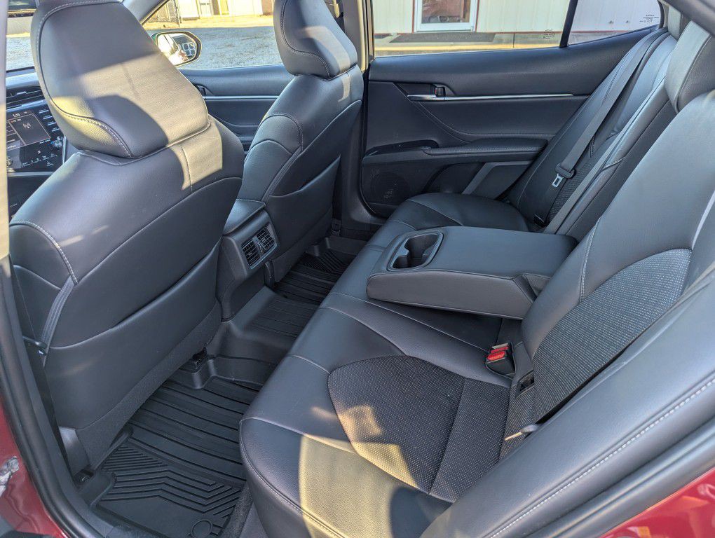 2018 Toyota Camry Image 20