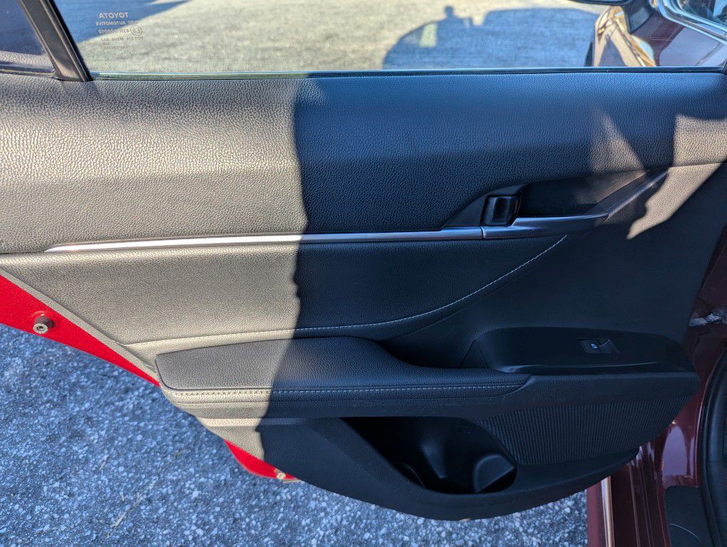 2018 Toyota Camry Image 21